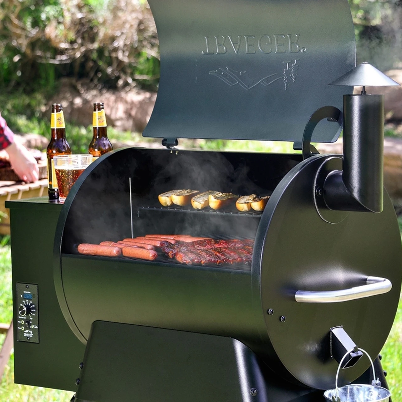 Traeger Pro Series 22 Wood Pellet Grill Bronze 4 Traeger Pro Series 22 Wood Pellet Grill Bronze - Image 2