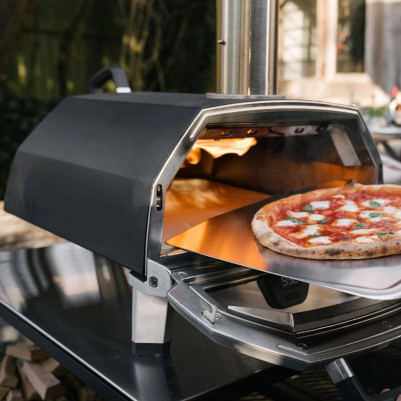Ooni Karu 16 Outdoor Pizza Oven Black 4 Ooni Karu 16 Outdoor Pizza Oven Black - Image 2