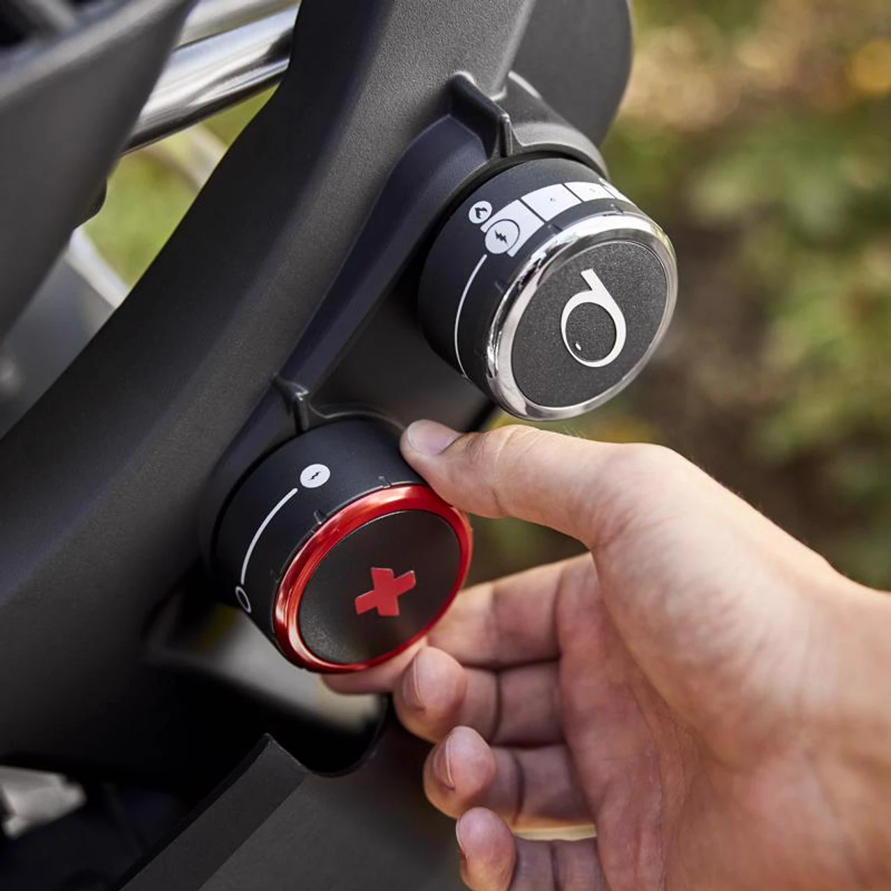 Weber Q 2800N+ 2 Burner Liquid Propane Grill Charcoal Gray 5 Weber Q 2800N+ 2 Burner Liquid Propane Grill Charcoal Gray - Image 3