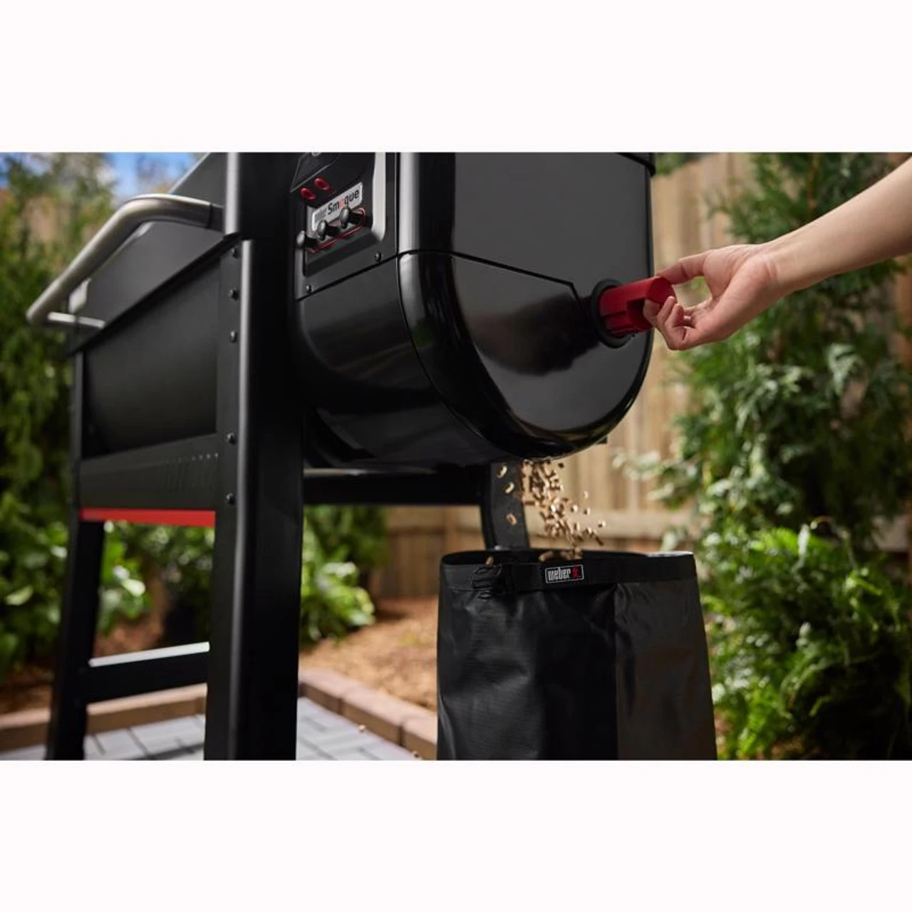 Weber Smoque XL Wood Pellet Grill 5 Weber Smoque XL Wood Pellet Grill - Image 3